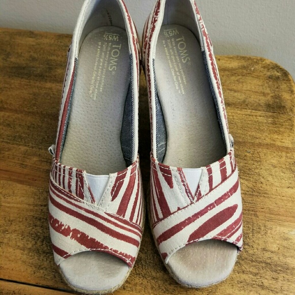 TOMS Red and White Striped Wedges - Picture 2 of 6